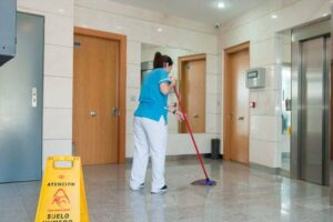 Más de veinte dependencias algecireñas ya tienen el sello Covid Free de desinfección de Opesmontes