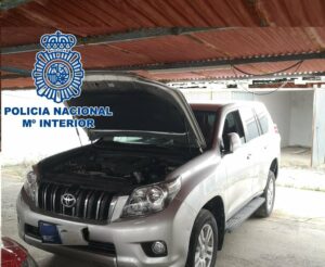 Detenida una mujer en La Línea tras localizarse un garaje con tres zulos y coches para cargar hachís