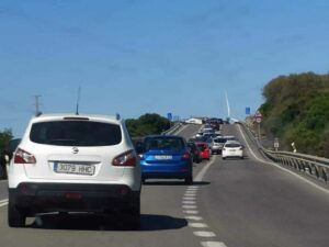 Registrada una alta afluencia en las playas de Tarifa y retenciones de trafico en la N-340