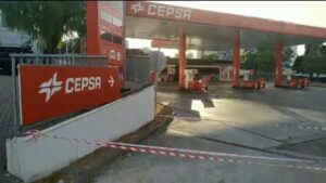 Precintan la gasolinera de Cepsa en el cruce de La Granja por un positivo en coronavirus