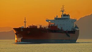 Los tripulantes de los dos buques en cuarentena por sospechas de coronavirus dan negativo en las pruebas