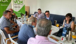 Vox se reúne con representantes del sector hostelero y turístico del Campo de Gibraltar