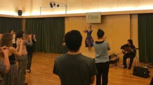 Los salvaorejas de Villatoro ya lucen en la escuela de flamenco más antigua del mundo