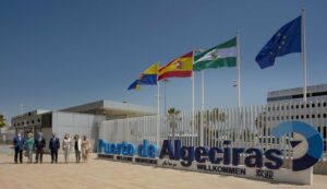 La consejera de Fomento, en el izado oficial de banderas en el Acceso Central al Puerto