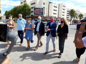 Bendodo asegura que los rebrotes están "controlados" en Andalucía