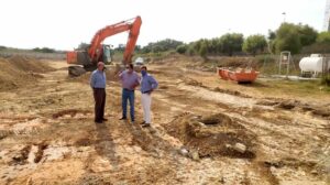 Comienzan las obras para colocar una nueva zona de entrenamiento de césped natural en 'La Menacha'