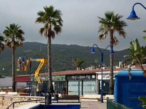 Playas acomete trabajos de mejora en el paseo marítimo de Getares