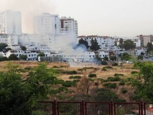 Los bomberos intervienen en un nuevo incendio de pastos en La Juliana