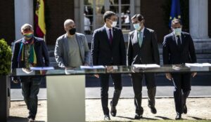 Trabajo y agentes sociales estudian un subsidio de 430 euros para 550.000 parados que han agotado ayudas