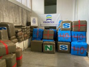 Detenido en el puerto cuando transportaba en un trailer más de cuatro toneladas de hachís