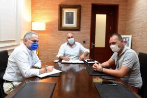 Landaluce muestra su apoyo a las reivindicaciones de las autoescuelas de la comarca