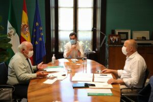 Moreno dice que Andalucía está "preparada" para la vuelta al colegio y espera consenso con el Gobierno