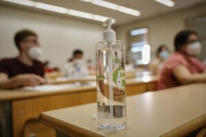 El Gobierno plantea que el cierre de los colegios se valore sólo en caso de transmisión descontrolada