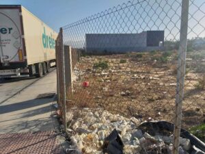 Verdemar denuncia la presencia de gran cantidad de residuos en el Parque Empresarial Las Marismas