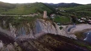 Un guardia civil rescata a un inmigrante que se ahogaba junto a la Torre de Guadalmesí
