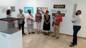 Pintor inaugura la exposición 'Con razones de papel' de Ireneo Ruiz