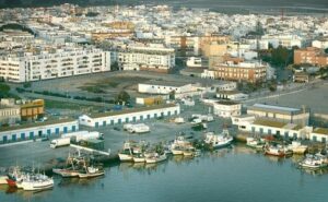 Barbate se autoconfina ante el aumento de positivos por coronavirus y pide retrasar el inicio del curso escolar