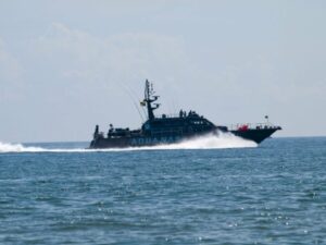 Tres funcionarios de Vigilancia Aduanera resultan heridos durante una persecución en el Estrecho