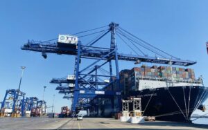 Las terminales del Puerto superan antes de que acabe el verano el centenar de megaships atendidos