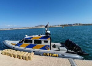 El Servicio de Aduanas de Gibraltar se incauta de 418 kilos de resina de cannabis en el mar