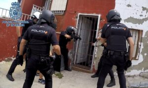 La Policía Nacional detiene a seis personas de un clan de venta de droga en La Piñera