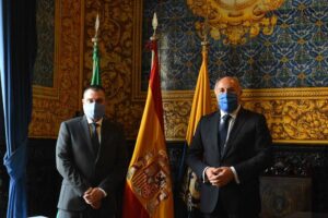El alcalde recibe al nuevo delegado del Ministerio de Exteriores en la comarca