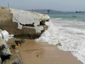El puerto informa que en primavera trasvasará arena a El Rinconcillo y recalzará el búnker