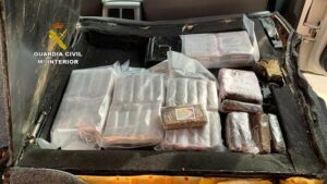 Detenido en Alcalá un vecino de Los Barrios cuando transportaba cinco kilos de hachís en su vehículo