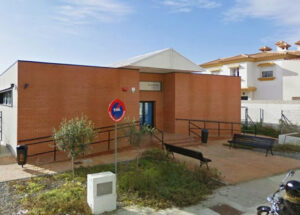 Usuarios del centro de salud de El Rinconcillo recogen firmas para protestar por la falta de pediatra