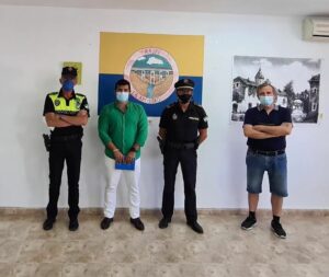 Ayuntamiento y Policía Local se comprometen a mejorar la seguridad en La Piñera
