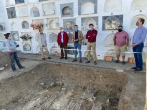 La primera intervención en las fosas de Jimena permite recuperar los restos de 13 represaliados