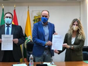 Junta y Ayuntamiento acuerdan la cesión de un edificio para el centro de salud de Los Cortijillos