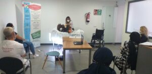 Algecireñas en búsqueda de empleo aprender a cuidar de personas dependientes en Márgenes y Vínculos