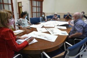 La Trocha presenta la obra de la artista Manuela Puerta sobre la prehistoria en la comarca