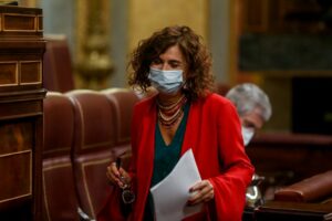 El Gobierno suprime la imposición del toque de queda 48 horas después y deja que decida cada comunidad