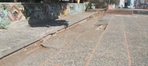 Padres del colegio Los Alcornocales denuncian el mal estado de los alrededores del centro