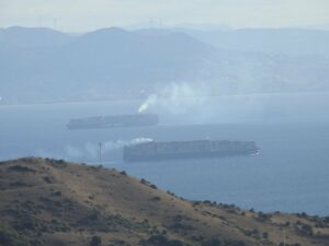 Verdemar denuncia hongos de contaminación atmosférica en el Estrecho procedentes de buques sin control