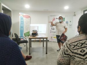 Mujeres activas imparte un taller para que mujeres en situación laboral precaria defiendan sus derechos