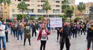 Los hosteleros toman las calles de Algeciras para luchar por la viabilidad de sus negocios
