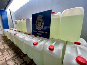 Intervenidos más de 10.00 litros de gasolina para narcolanchas, 40.000 paquetes de tabaco y 17 detenidos