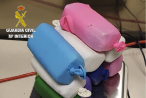 Hallan un kilo de hachís en el respaldo del conductor de un camión en el puerto de Algeciras