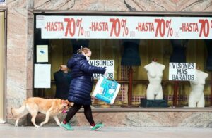 La Junta anima a los andaluces a consumir en la campaña navideña: "Los comercios os necesitan"