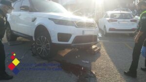 Heridos una mujer y su hijo al ser atropellados en Sotogrande por un vehículo a la salida de un garaje