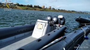 Detienen en Almería a un algecireño que transportaba una narcolancha en un camión