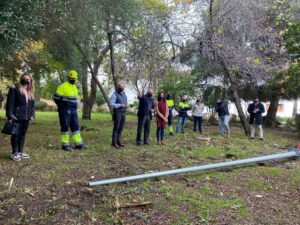 El Ayuntamiento instala 26 puntos de luz en el parque de Las Acacias