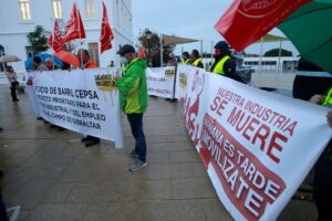 UGT se moviliza en San Roque bajo la consigna "Salvemos la industria. Nuestra industria se muere"
