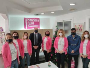 Landaluce inaugura la nueva sede de la asociación Bandera Rosa en la calle Teniente Miranda