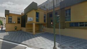 Emalgesa acomete tareas de limpieza de imbornales en la barriada Sierras de España