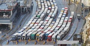 Landaluce reclama a los gobiernos de España y Reino Unido soluciones para los camioneros retenidos en Dover
