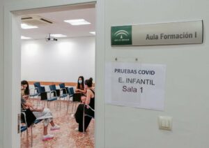 La Junta realizará test a unos 15.000 profesionales de educación de la provincia para la vuelta a clase